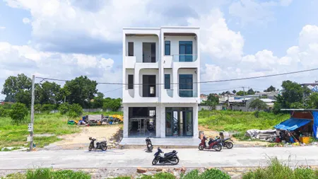 NHÀ 2 LẦU BÁN NGỘP GIÁ 2,95 TỶ FULL NỘI THẤT NGAY TT THỦ DẦU MỘT