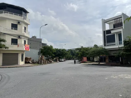 Bán 90m đất giãn dân chu mẫu 2. Lô áp góc nhìn vườn hoa. Đường trục chính 20.5m thông từ đường tam giang sang KCN. Phường nam sơn bắc ninh