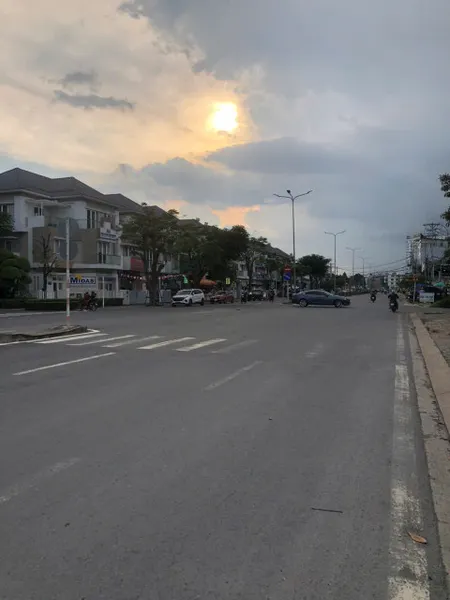 Bán nhà 3 tầng MT Liên Phường-giá 25 tỷ Khu Merita khang Điền Phường Phước Long