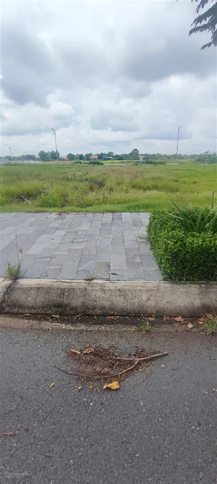 Thanh lý lô đất 100 m2 mặt tiền nguyễn hữu trí giá cực rẻ chỉ 1 tỷ 3 sỡ hữu ngay