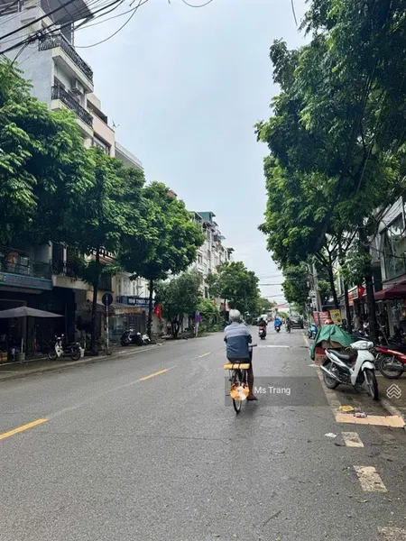 Bán đất vàng phố tứ liên, tây hồ, 135m2, mặt tiền 8.6m, hai thoáng, ô tô tránh
