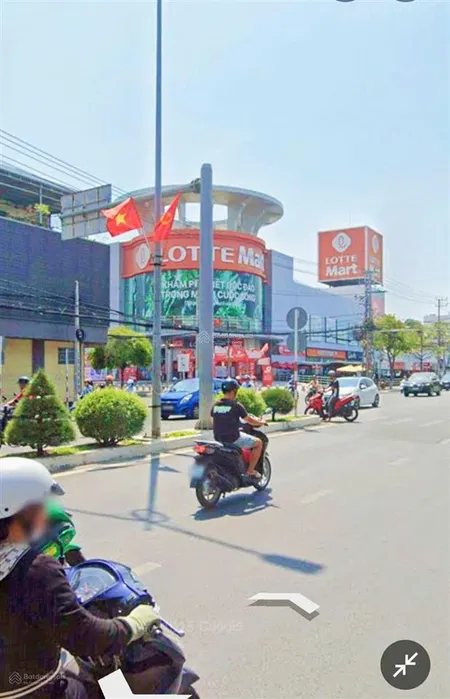 Mặt tiền đường 23/10, đối diện lotte mart nha trang, cách biển trần phú 5km. giá 11,2 tỷ.