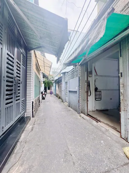 SÁT MẶT TIỀN Q4 TÔN ĐẢN 

NGANG 3 DÀI 16 M 

ĐÚC 4 TẤM 
CÓ 5 TỎI