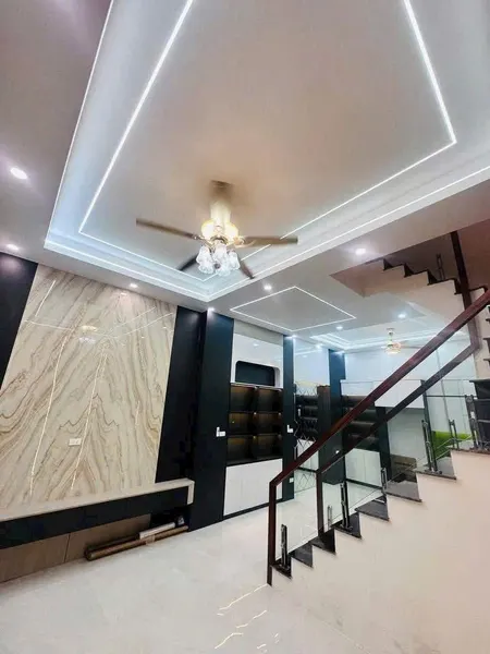 GIÁ CHỈ 10.x TỶ ✨
📍 Vị trí vàng: Ngõ thông thoáng, cách mặt phố 30m, đối diện THCS Vĩnh Phúc – trung tâm quận Ba Đình