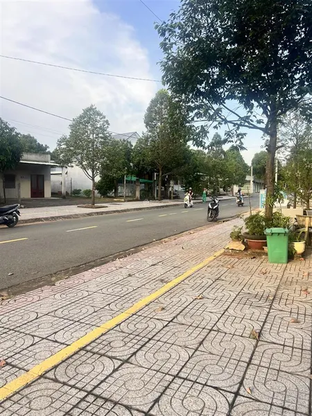 Cắt lỗ cực sâu mặt tiền 18m ngay kdc hắc dịch sổ sẵn sang tên ngay