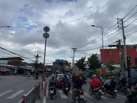 NHÀ (8x27) MẶT TIỀN TÔ KÝ TRUNG CHÁNH, HÓC MÔN TỪ 22 TỶ CÒN 17.5 TỶ