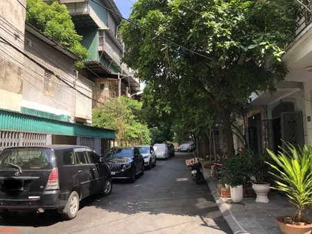 NHÀ PHÂN LÔ-OTO ĐỖ CỬA-CÓ AN NINH VÀ KHUÔN VIÊN KHÉP KÍN-CỰC VIP