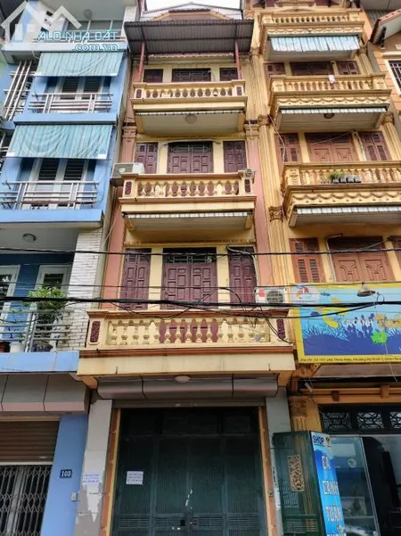 Cho thuê cả nhà mặt phố Thiên Hiền Dt 50m,5 tầng, mt 4 m,Giá 18tr/th.