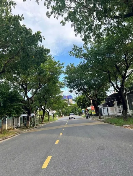 Mặt tiền chúc động , p hoà minh, liên chiểu view công viên trước nhà dt 81m2 giá 5.x tỷ