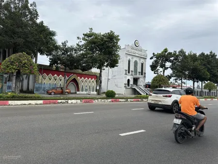 Kẹt tiền bán gấp 20 mét mặt tiền tuyến chính hùng vương tp bà rịa. đang kinh doanh quán nhậu