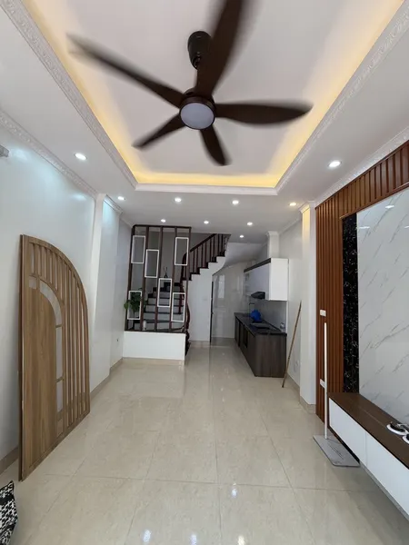 BÁN NHÀ GIA QUẤT LONG BIÊN, NGÕ THÔNG-OTO ĐỖ-33M-NHỈNH6 TỶ( TL)