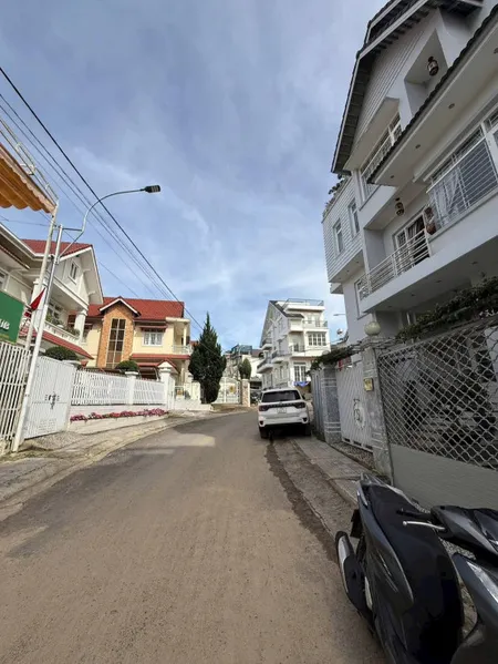 Cần Bán Gấp Lô Đất Biệt Thự Mặt Tiền KQH Yersin Đà Lạt ngay trung tâm chỉ cách hồ Xuân Hương 1,5km