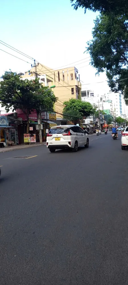 BÁN NHÀ MẶT TIỀN NGUYỄN THỊ MINH KHAI