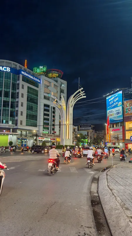 🏠 CHO THUÊ TOÀ NHÀ 1 HẦM 6 TẦNG MẶT TIỀN TRẦN HƯNG ĐẠO - TRUNG TÂM LONG XUYÊN!