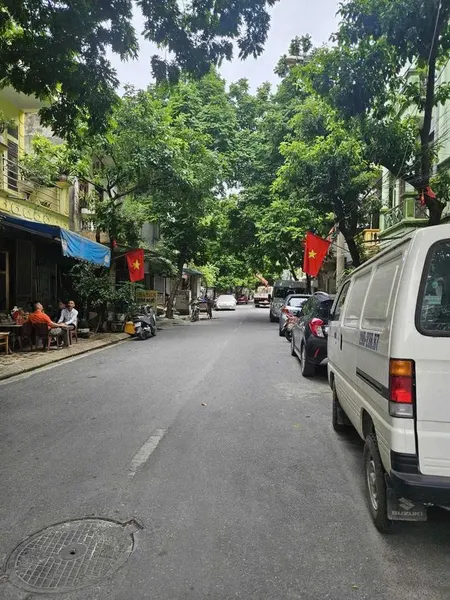 Hiếm nhà 5 tầng mặt phố Văn Phúc, 120m2, 2 mặt tiền 6.6m có vỉa hè rộng, vị trí đẹp, giá 38.5 tỷ