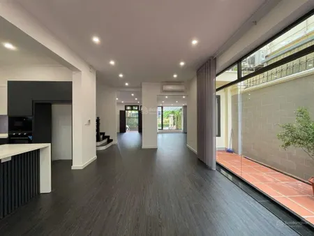 Bán biệt thự ciputra mặt đường 30m vỉa hè rộng, vị trí rất đẹp, gần hồ tây, sông hồng và lotte mall