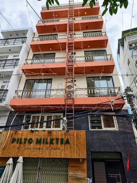 Cần bán nhà mt xe hơi đường cách mạng tháng 8 p. 11 quận 3. dt 7x18m2 giá 33 tỷ. 7 tầng. hđt cao