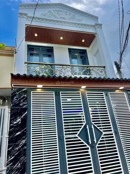 Bán nhà 1 trệt 1 lầu sổ hồng riêng mặt tiền đường nhánh, trung tâm thị trấn hóc môn, hóc môn