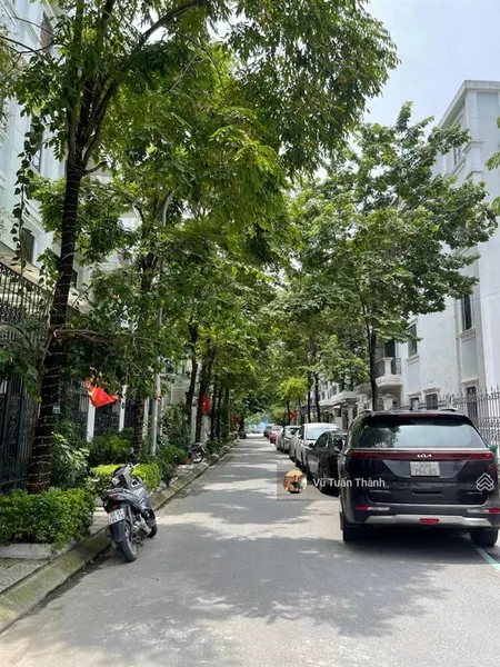Thực sự hiếmbán gấp liền kề 5 tầng đẹp kđt văn quánphân lô vỉa hèoto tránh đỗ70m216.8 tỷ