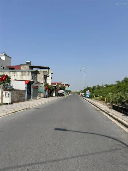 Cực rẻ, bán nhanh lô đất 55m2 nằm tại mặt đường chân đê cổ bi, kinh doanh được.