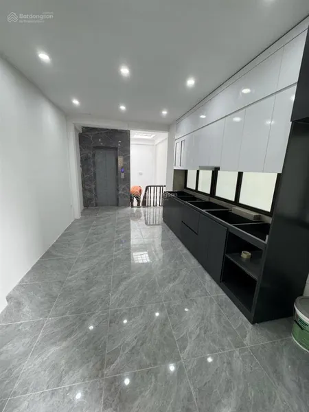 Bán nhà láng ngay sát nguyễn chí thanh 5 tầng thang máy mới coong dt38 giá 9.9 tỷ