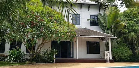 Bán gấp căn biệt thự sân vườn ngọc thuỵ 3 mặt thoáng đường rộng. dt 1300m2, mt 40m, 230 tỷ tl