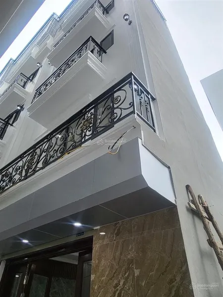 Nhà mới phố ngọc trì thạch bàn long biên, 5 tầng 34m2, mt 6m, oto đỗ cổng 5.7 tỷ