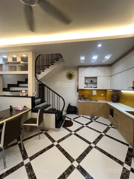 Bán nhà phố cổ ngoc lâm, 5 tầng 42m ô tô đỗ cửa, 100m là cầu chương dương.nhỉnh 8 tỷ