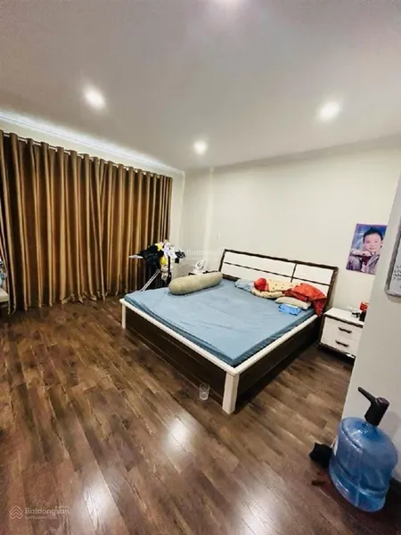 Bán nhà hoàng hoa thám lô góc 7 chỗ đỗ cửa vào nhà 7 tầng thang máy !!