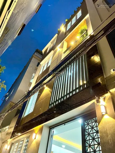 Nhà mới đẹp 5 lầu tặng nội thất cao cấp vị trí đẹp thích hợp ở hay cho thuê o933.163969