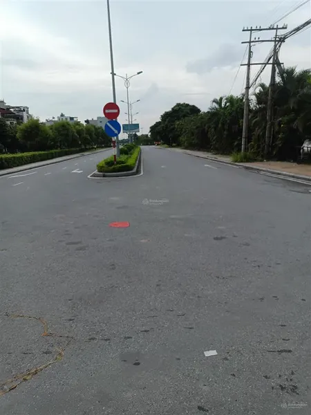 Ngõ ô tô 50m2 đường rộng 5m phường long biên