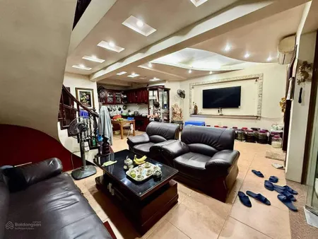 Bán nhà phố đội cấn, 75m2 4,5 tầng mt 4,5m chỉ 18,7 tỷ 0793 198 ***