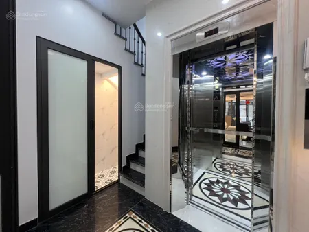 Phố trạm 50m2 x 6 tầng, thang máy, oto đỗ cổng gần aeon long biên full nội thất