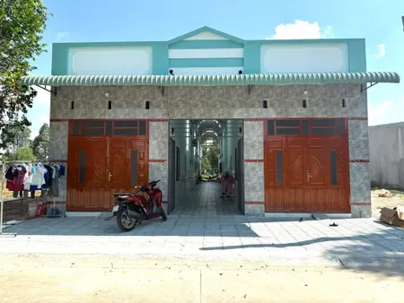 Cần bán Dãy trọ gấp, vị trí đẹp, có dòng tiền hàng tháng Giá 1 tỷ 660, Sổ hồng riêng, nằm gần khu công nghiệp, dễ thanh khoản.