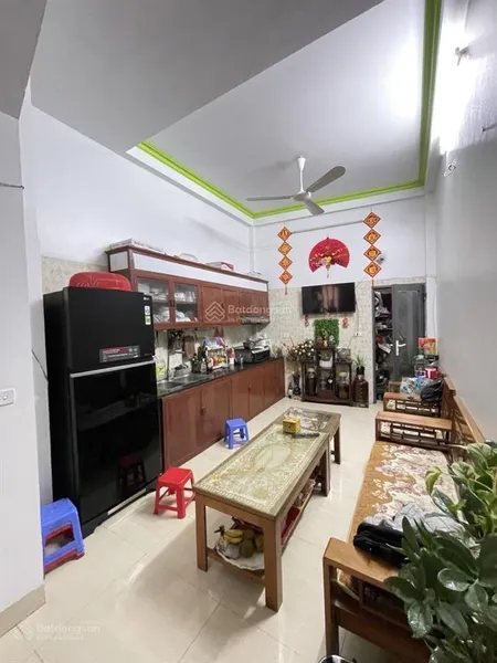 Giảm giá bán nhanh gia quất nhà 4 tầng dân tự xây ngõ ô tô thông chẵn 5.8 tỷ
