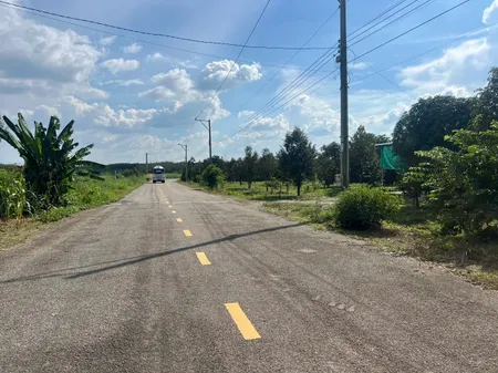 Cần bán gấp lô đất mặt tiền DH519, Bình Dương(cũ), Phước Thành, TP.HCM(mới), vị trí vàng để dầu tư trước khi giá đất tăng, diện tích 388m2(10x38,8) có 100m2 TC, giá chỉ 550tr, Bao sang tên sang sổ.