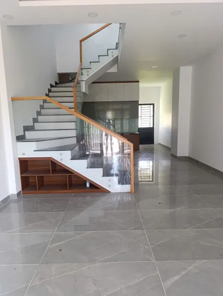 Bán nhà 70.4m² ngang 5m giá 2.3 tỷ Phường Vĩnh Tân Kế bên trường cấp 1 cấp 2 chợ ở và đi làm thuận tiện
