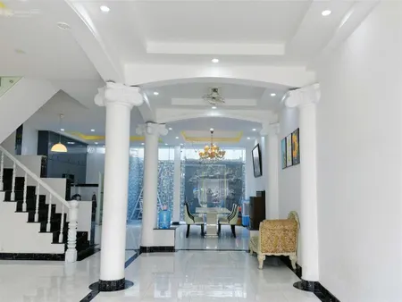 Bán biệt thự đẹp tại kdc phong phú 5, 16 tỷ, 136,5m2, nhiều tiện ích tặng hết nội thất