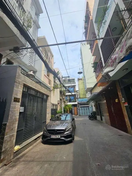 Chính chủ bán nhà riêng tân bình hẻm ôtô 3 tầng ở ngay sổ hồng đầy đủ 61m2 công nhận
