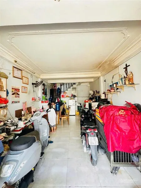 Nhà gần bệnh viện bình tân 62m2. hẻm mã lò mới sửa lại như mới chủ ngộp ra hàng liền sổ sẵn