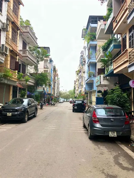 Cần bán nhà mặt ngõ 282 phố lạc long quân. dt 50m2 x 6t, mt 4m. đường 3 ôtô tránh, vỉa hè rộng
