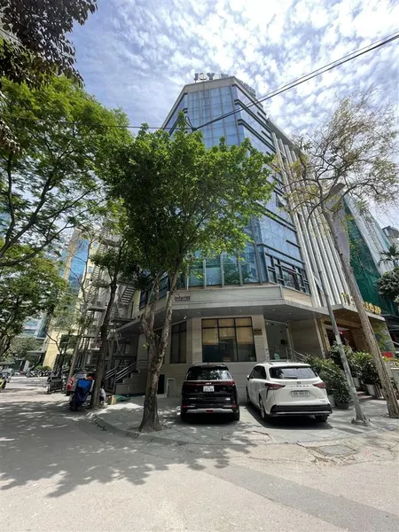 Toà building tại trần thái tông trương công giai. 150m2 x 9 tầng lô góc 2 mặt phố. giá 450tr/m2