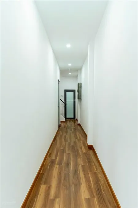 Bán nhà mới xây cho thuê đường đoàn văn bơ quận 4. giá 8.1 tỷ, vị trí đẹp, sổ sẵn công chứng