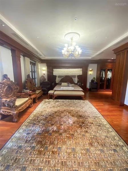 Biệt thự công viên cầu giấy đường lớn 5 làn xe ô tô 330m2, hầm mặt tiền 16,5m giá 95 tỷ