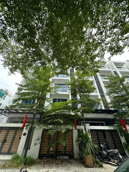 Bán nhà liền kề mai dịchcầu giấy 80m2 6 tầng thang máy chỉ 27,5 tỷ