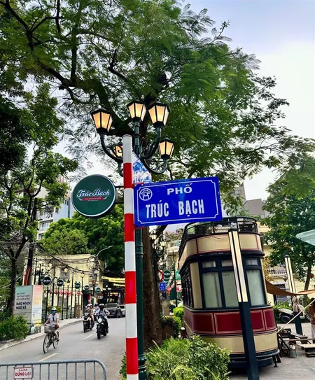 Cần bán nhà lô góc mặt phố trúc bạch, ba đình. dt 85m2 x mt 6m. vị trí đoạn rất đẹp, kd sầm uất