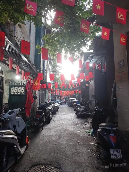 Bán nhà tại phố nghĩa tân, 55m2, gần ngay trường tiểu học và ptcs nghĩa tân, giá siêu hời