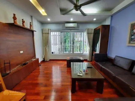 Nhà mặt ngõ đội cấn ba đình, cách mặt phố 5 m, ô tô đỗ cửa