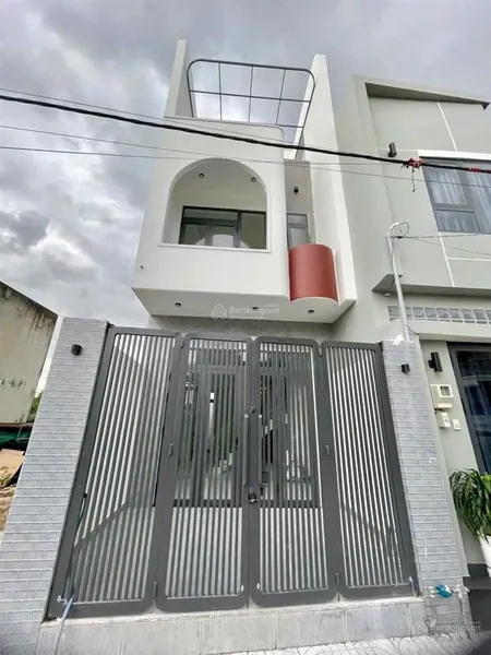 Bán nhà mới 1 trệt 2 lầu gần chợ long phước. quận 9 dt 50m2 giá 3.9 tỷ sổ hồng riêng