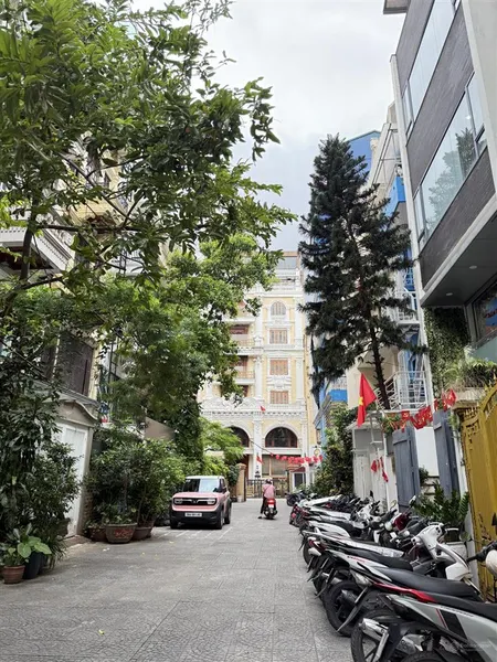 Liễu giai ba đình lô góc đường ô tô tránh 325m2, 8 tầng. hiếm có giữa trung tâm ba đình